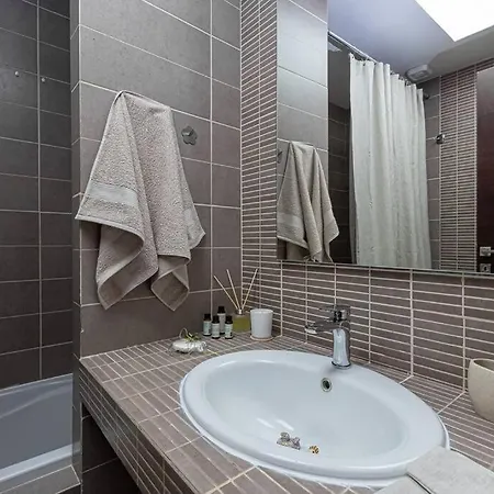Nh Urban Living In Nea Alikarnassos Apartament Heraklion